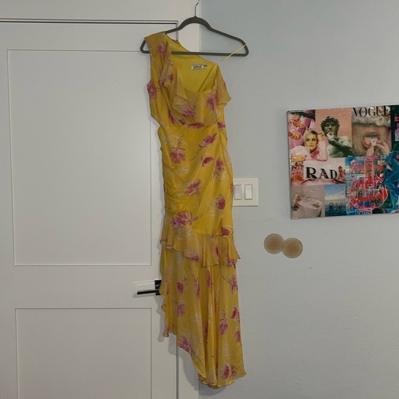 AMUR VI GOWN GOLDEN YELLOW - Picture 9 of 11